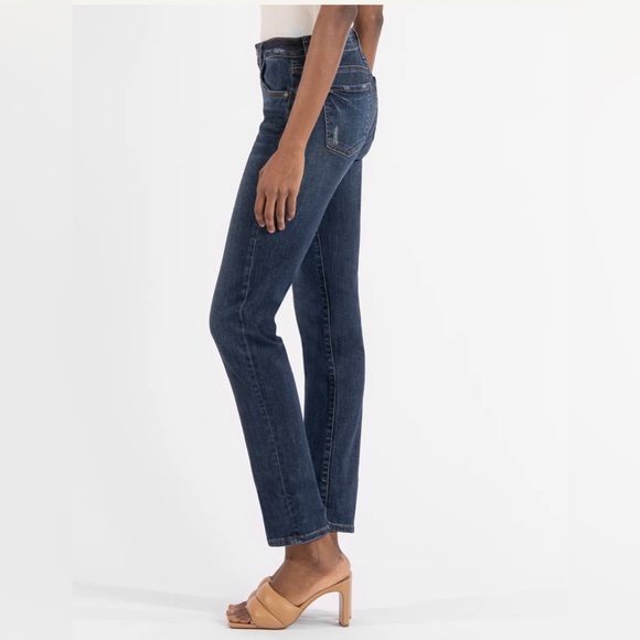 Kut From the Kloth Catherine Boyfriend Jeans. Mid-Rise. Color=Easily Wash. Sz 6. - Picture 3 of 13
